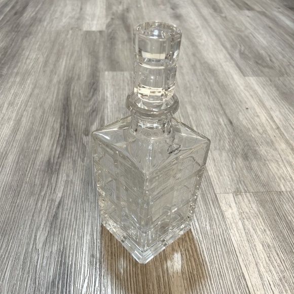 Vintage lead cut heavy Wedgewood Crystal glass whiskey liquor beverage decanter. - Picture 3 of 7